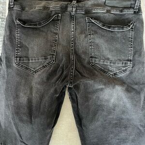 Zara Black Relaxed Jeans with Vintage Aesthetic